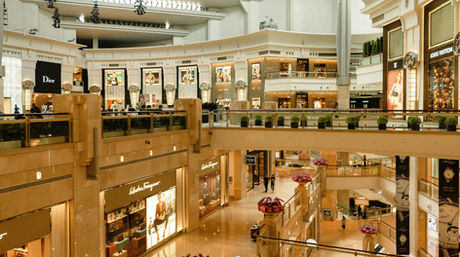 O Fox Town é um shopping center de luxo acessível por táxi urbano.