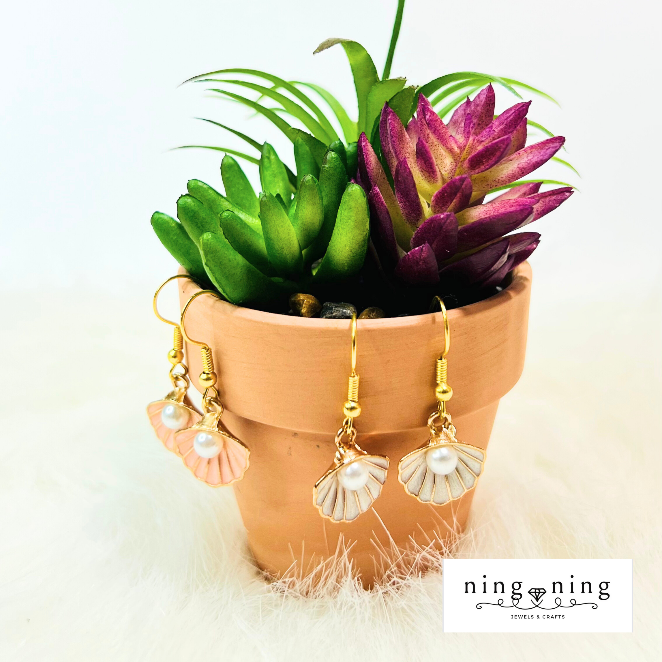 Seashells and pearl dangled drop earrings