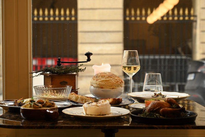 Poetic dining room at Bistro des Poèmes near Jardin du Luxembourg