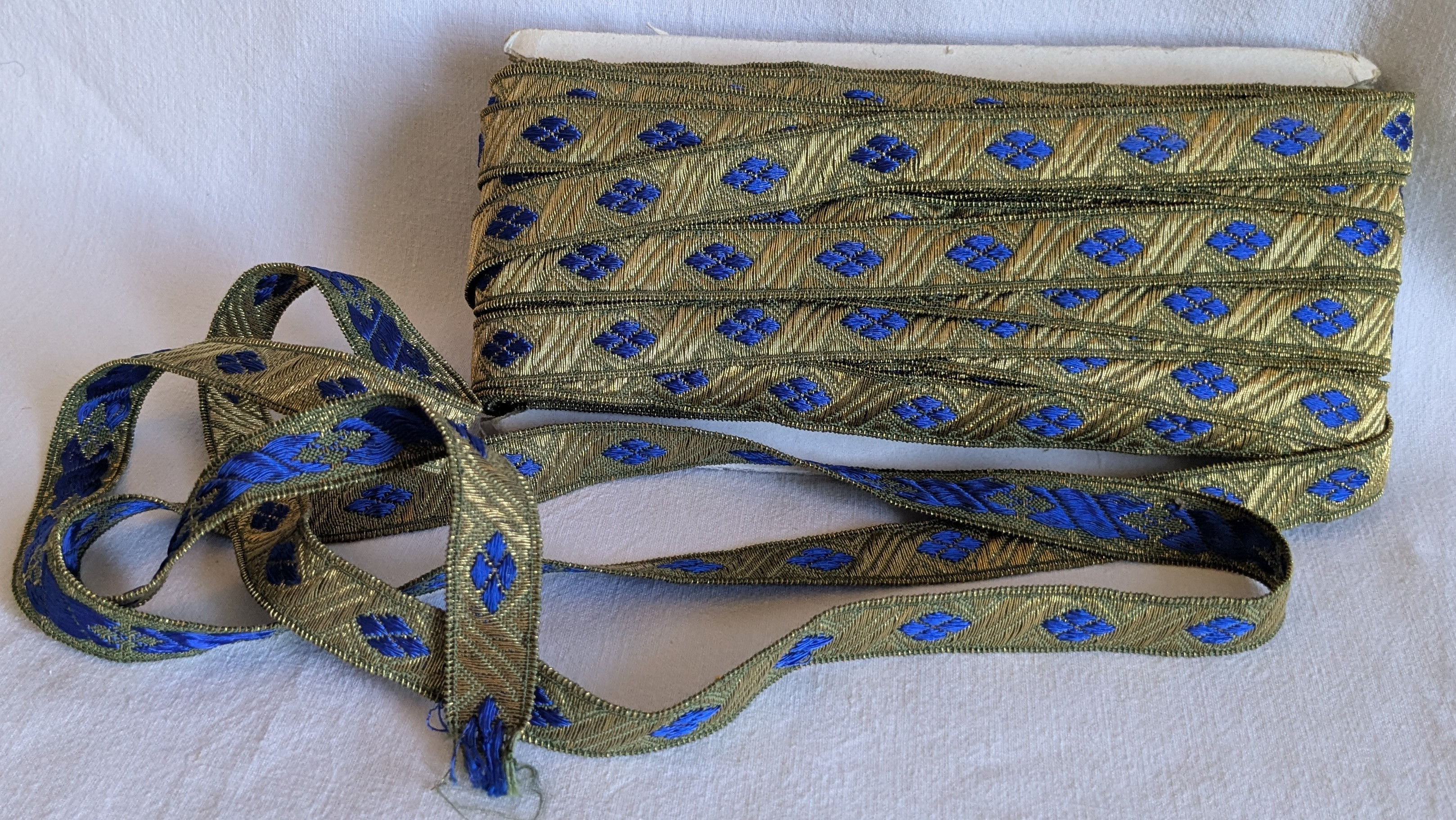 Vintage Gold Metallic Trim Blue Diamond French