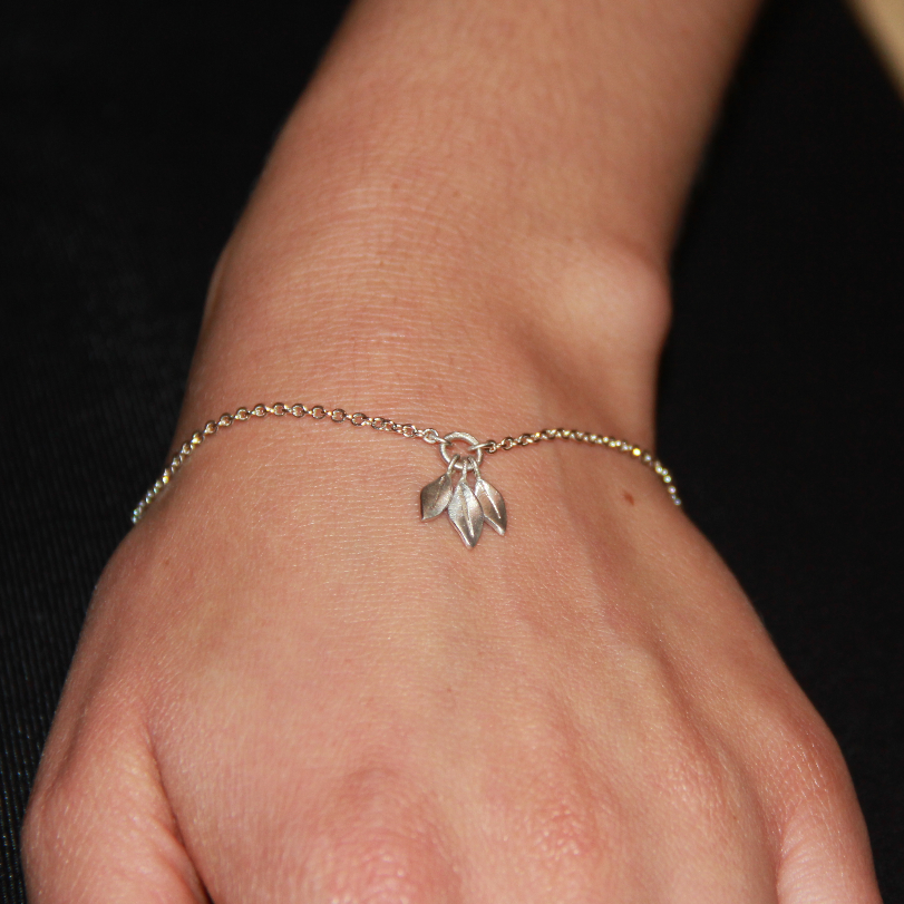 Thumbnail: 3 leaf drop bracelet in silver