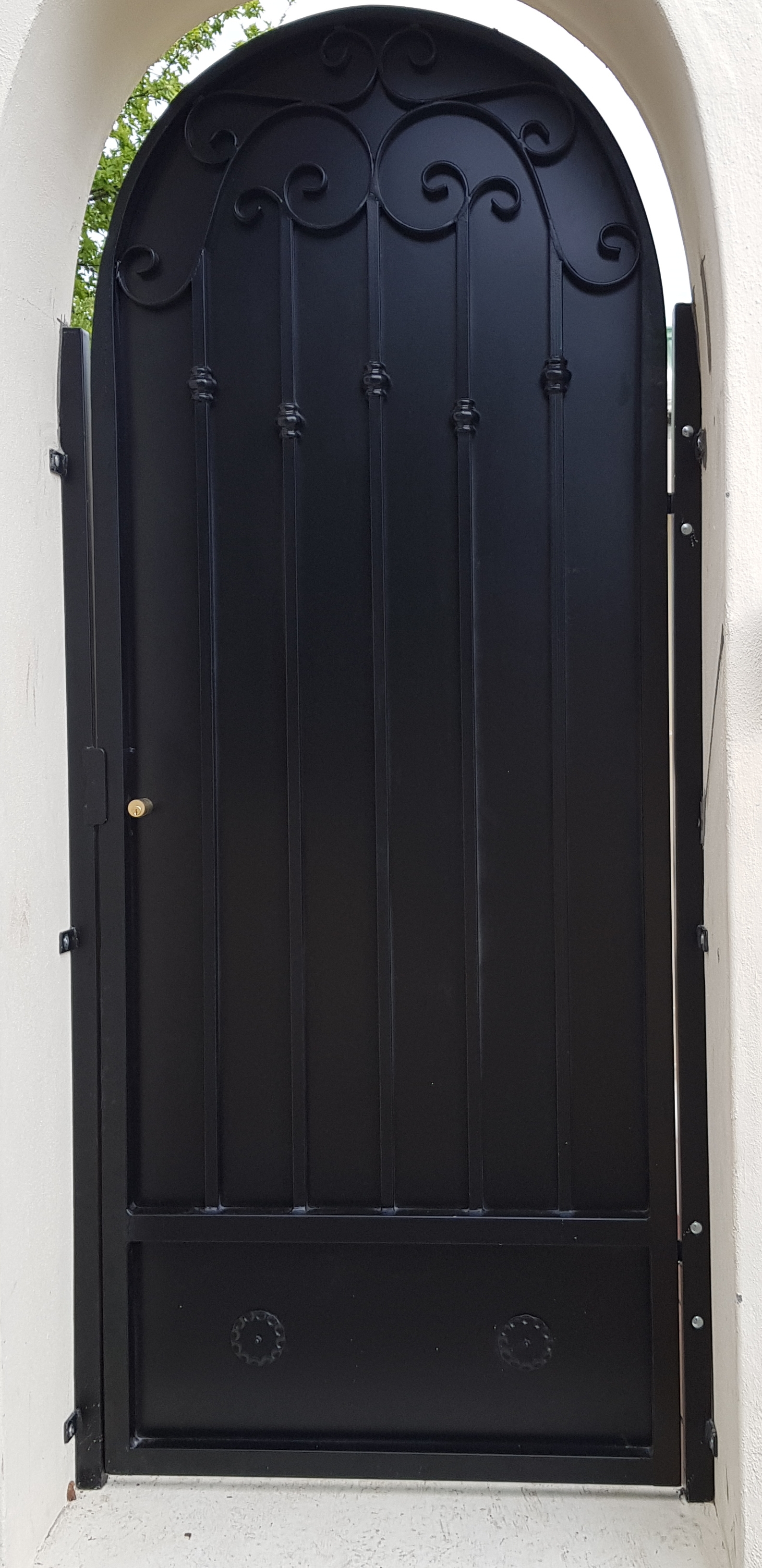 Securitygatearchblack