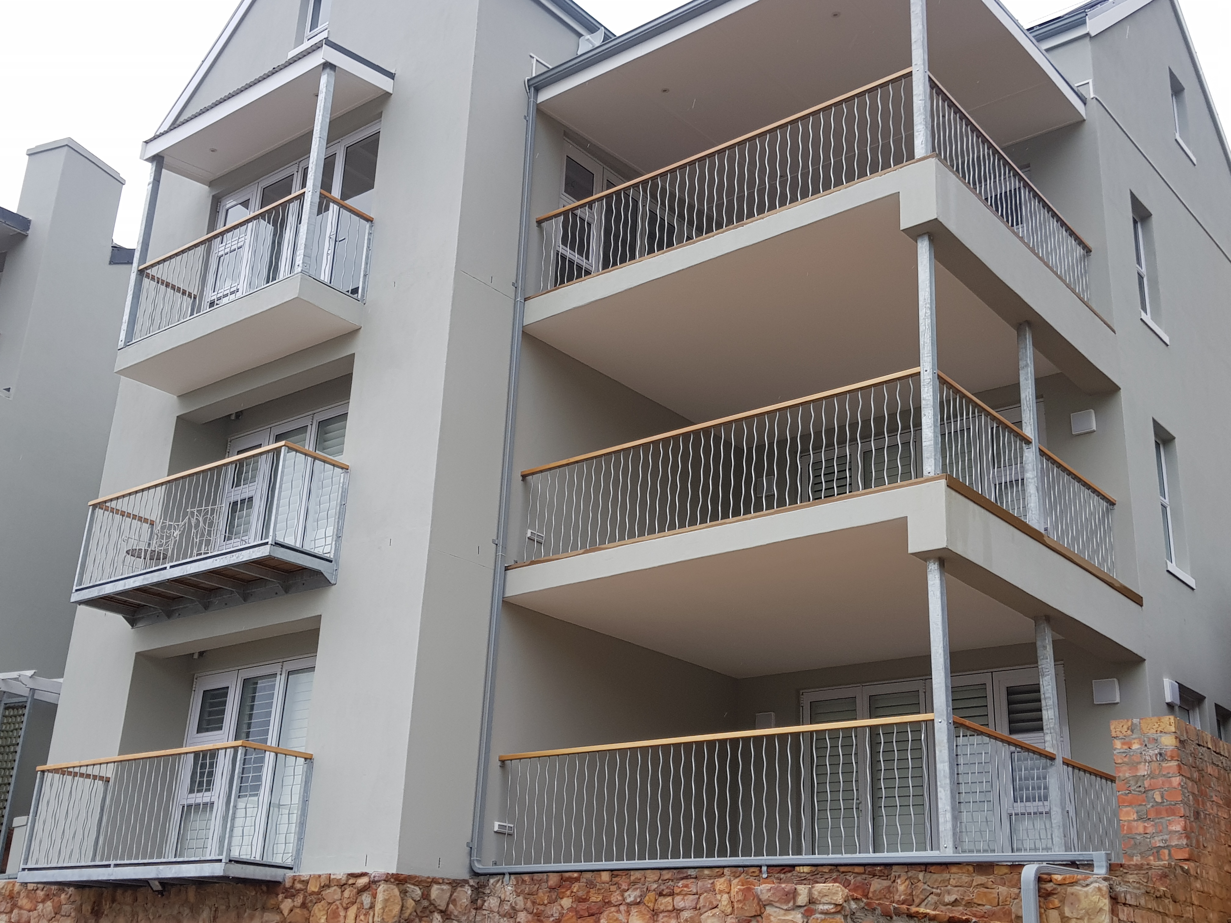 Balcony and balustrade waves