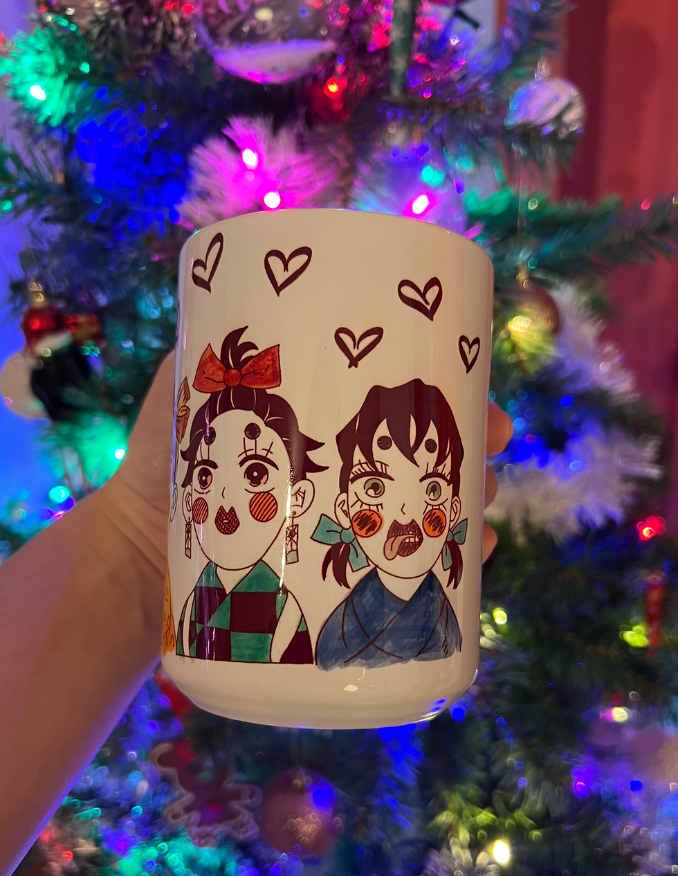Miniatura: Taza con personajes de kimetsu no yaiba y corazones con fondo de  árbol de Navidad.