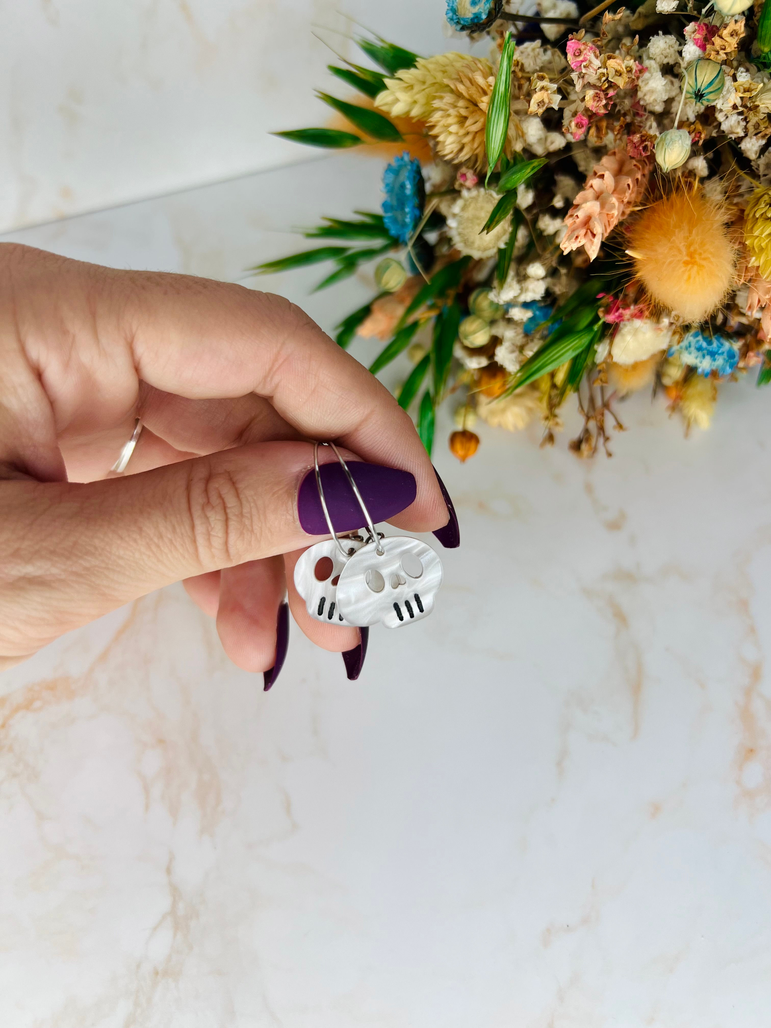 Mini calaveras Poe Pendientes