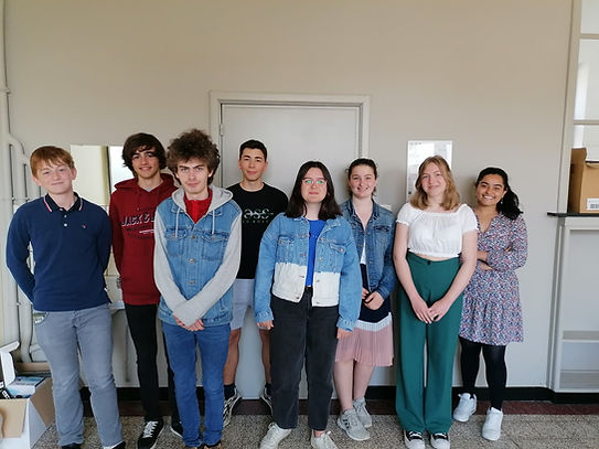 8 élèves - Erasmus 2022 - France - Mai 2022(1).jpg