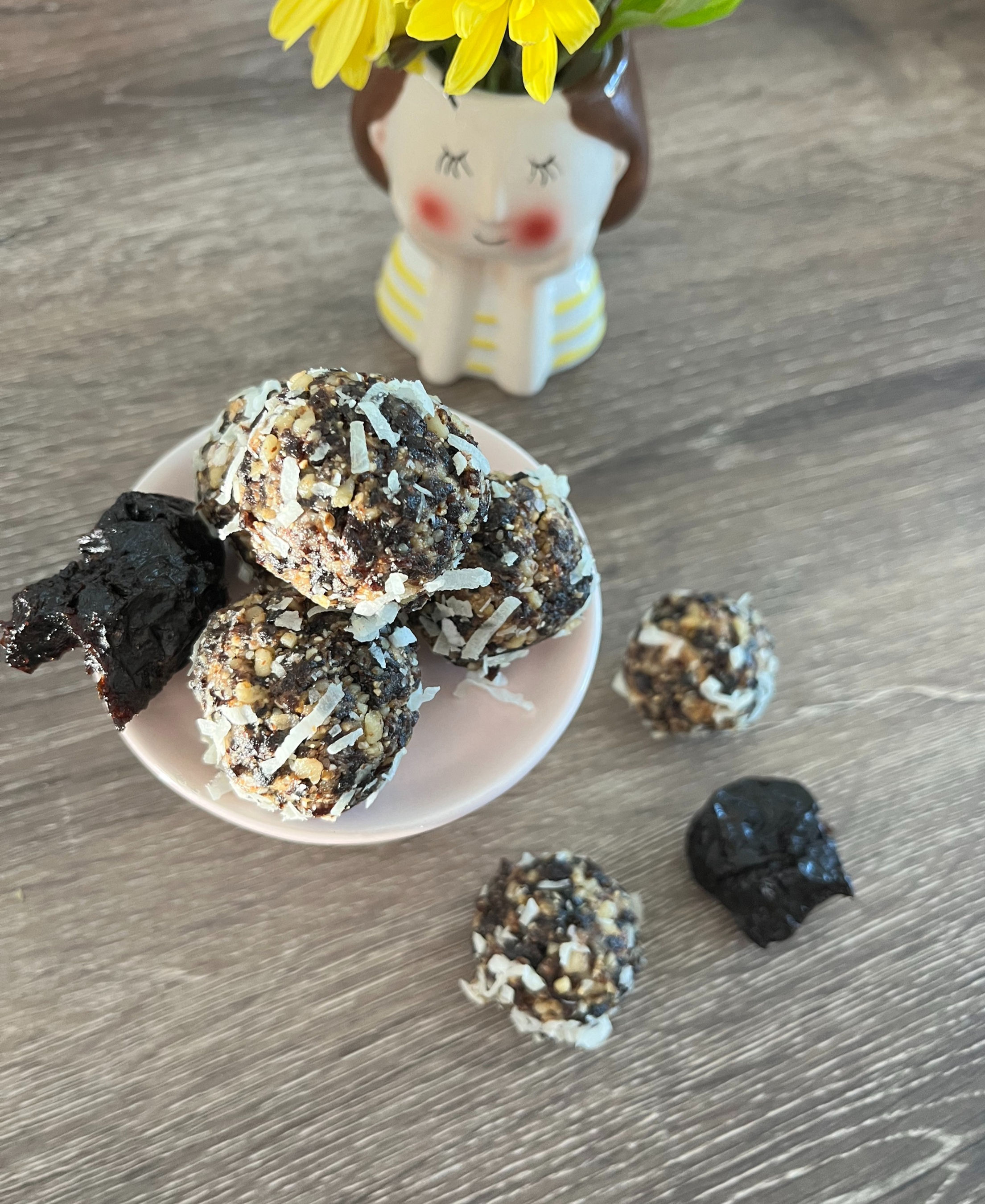 Pre-order Dry Plum Energy Balls