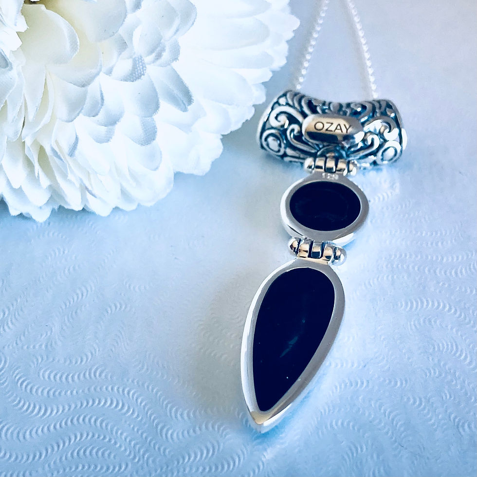 Miniature : The Black and Red Duet