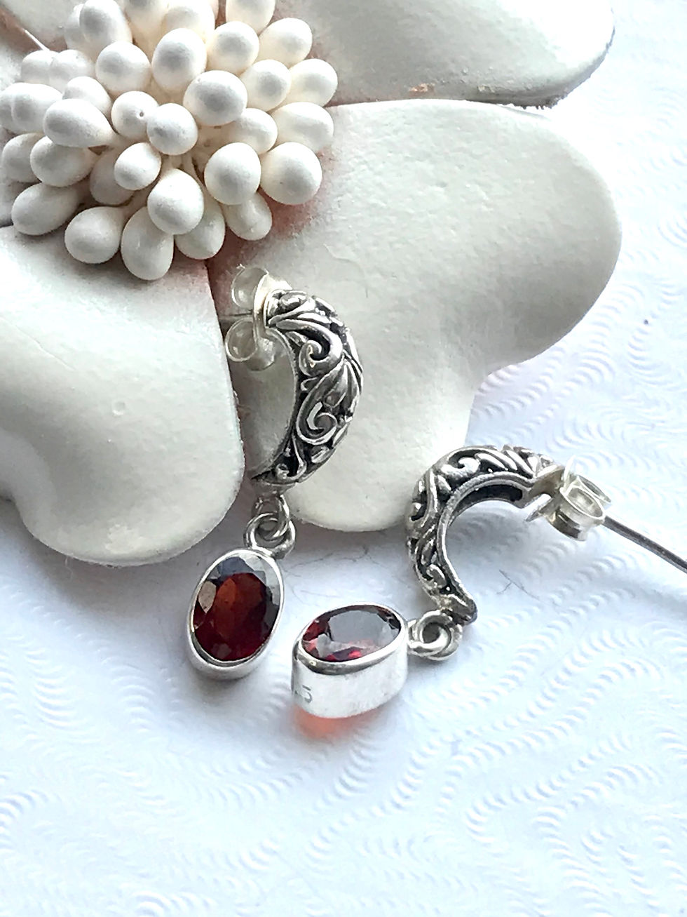 Thumbnail: The Dangling Drop