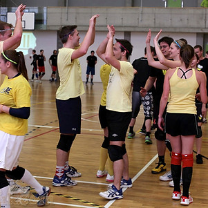 Joueurs de Tchoukball en séance d'entraînement collective.