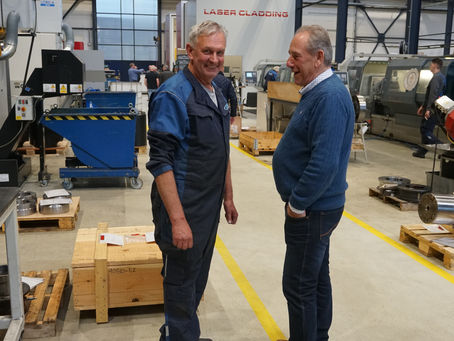 Jan hangt schoenen aan de wilgen, hardlopers leggen ze in de kast