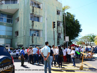 Personal de las oficinas de la junta local de conciliación y arbitraje salen a las calles para hacer