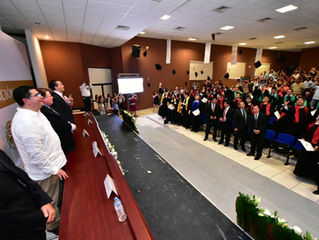 Apadrina José Antonio De La Vega
a la sexta generación de la Universidad Politécnica de Centro