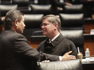 Solicita el #DrMayans Licencia para contender por la gubernatura de su Estado

Durante la sesión rea