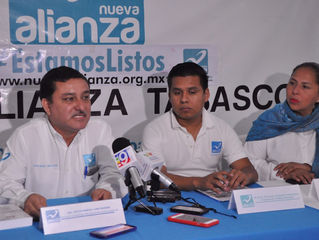 El dirigente estatal del partido nueva alianza y su dirigente Víctor Manuel Luna declaran en rueda d