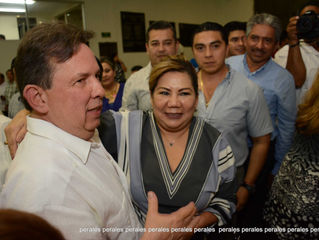 El Secretario de Planiacion y Finanzas Lic. Amet Ramos Troconi acompañado de su sra. esposa llegando