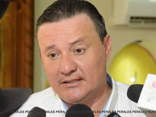 LEANDRO DE LA O
El coordinador parlamentario del PRI, Gerard Washington Herrera Castellanos, señal