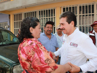 LA CONSTRUCCIÓN DE UN NUEVO EDIFICIO DEL AYUNTAMIENTO PROPONE EVARISTO HERNÁNDEZ



*El candidato a 