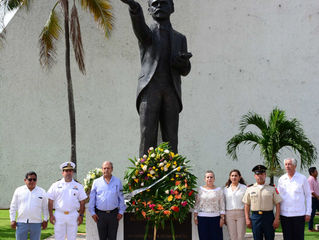 En el monumento a madero asistió la Maestra Marta Osorio Broca acompañada de los representantes del