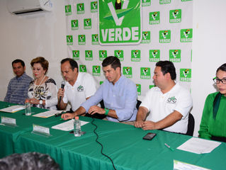 Firma Partido Verde compromisos para una ciudad sustentable |
El dirigente estatal, Federico Madrazo