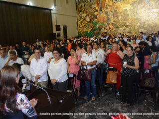 La diputada Zoyla Margarita Izidro Perez presenta a la premio estatal de Derechos Humanos del estado