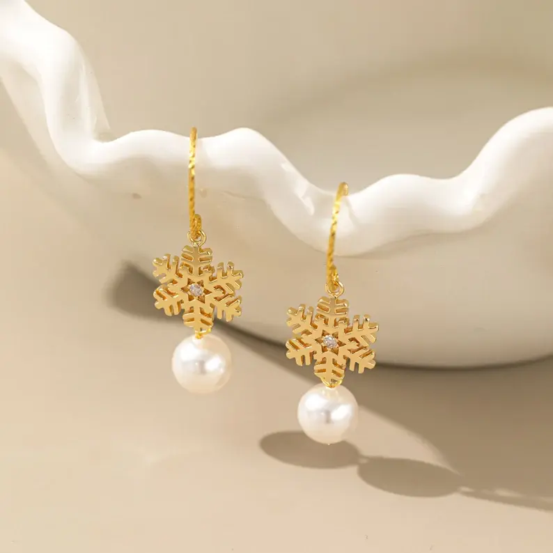 SNOWFLAKE PEARL DANGLE EARRINGS