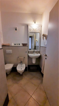 Bathroom (3).jpeg
