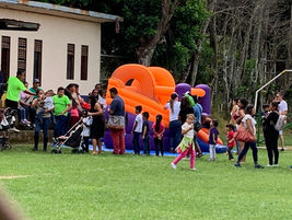 Una navidad solidaria con niños y niñas vecinas al Puente sobre el río Virilla