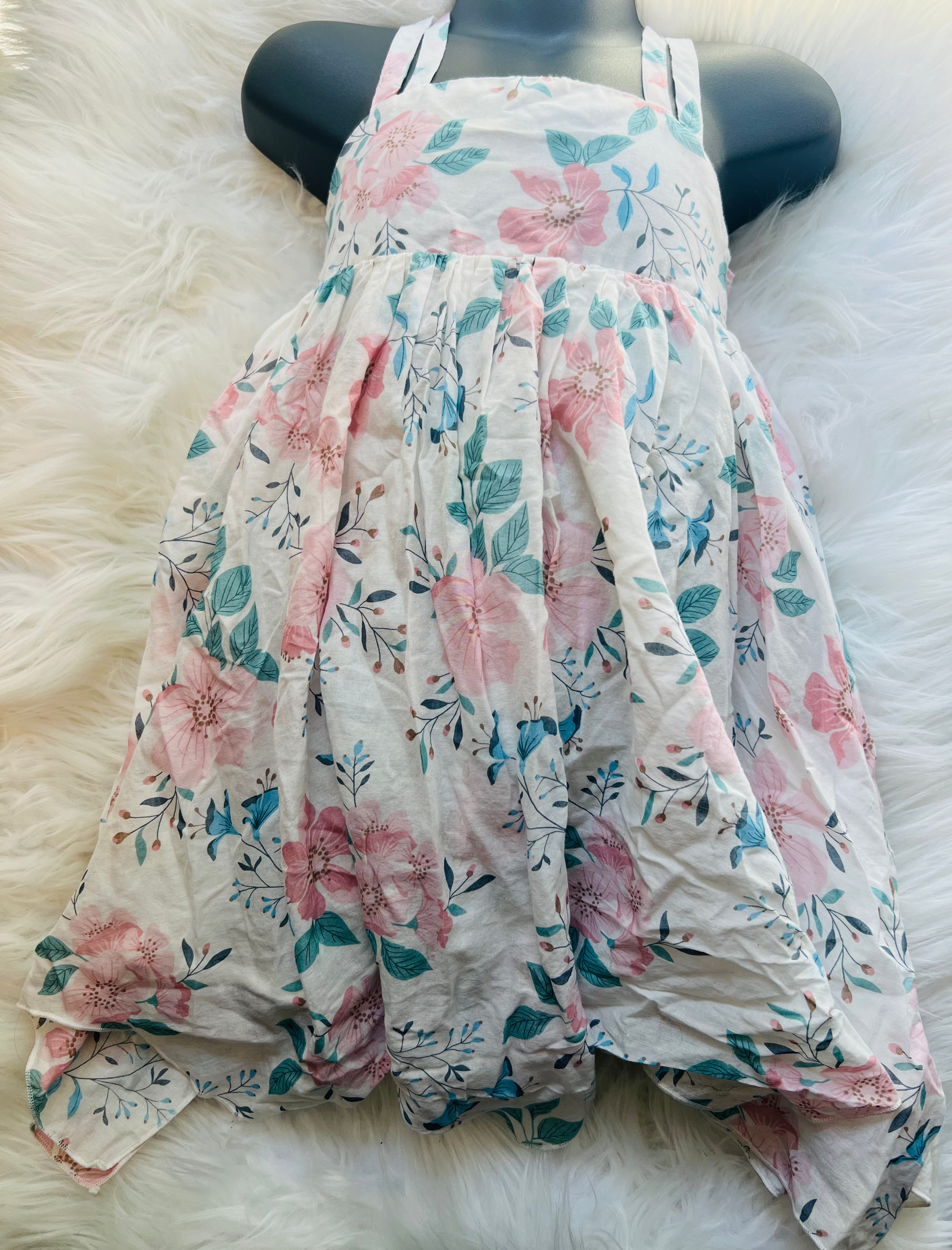 Light weight floral cotton dress • 2/3 aprox.