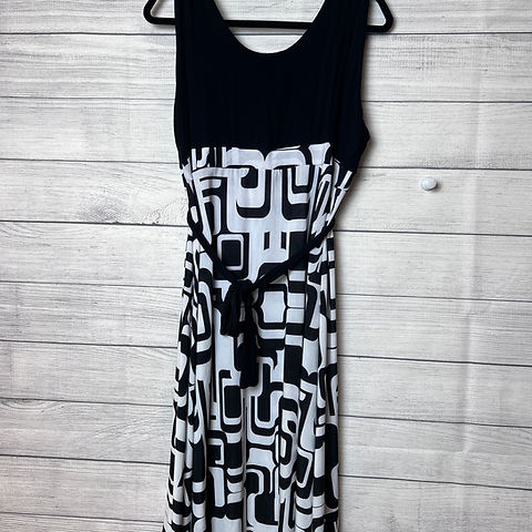 Flirty Pink Black and White Sleevless Dress with Fabric Belt ~ 2X