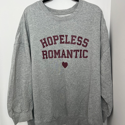 Old Navy Sweatshirt with 'hopeless romantic' on the front ~ 3X