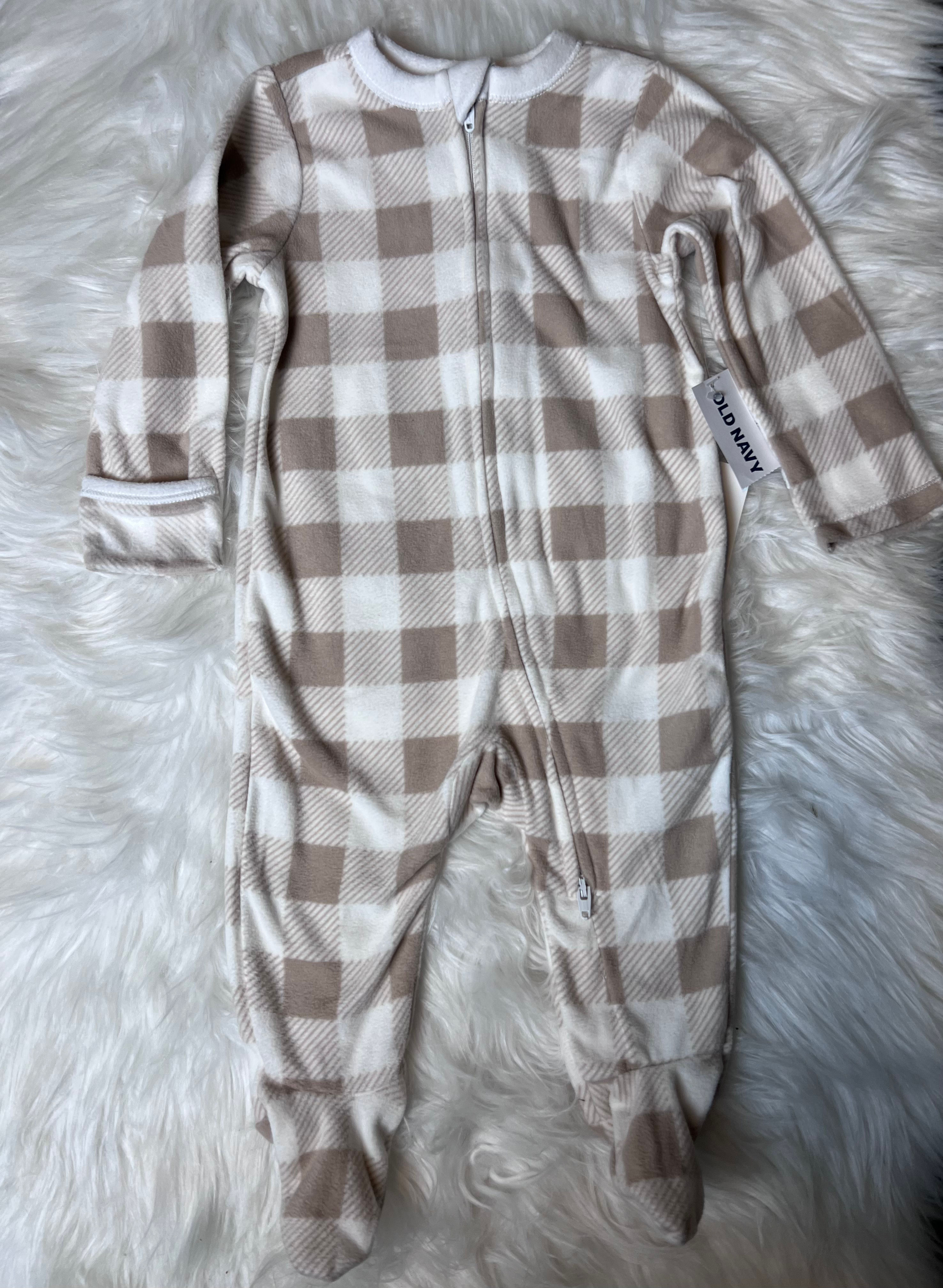 Old Navy Fleece Sleeper with Fold Over Mitts, Two Way Zipper. Super Soft ~ 6-9m