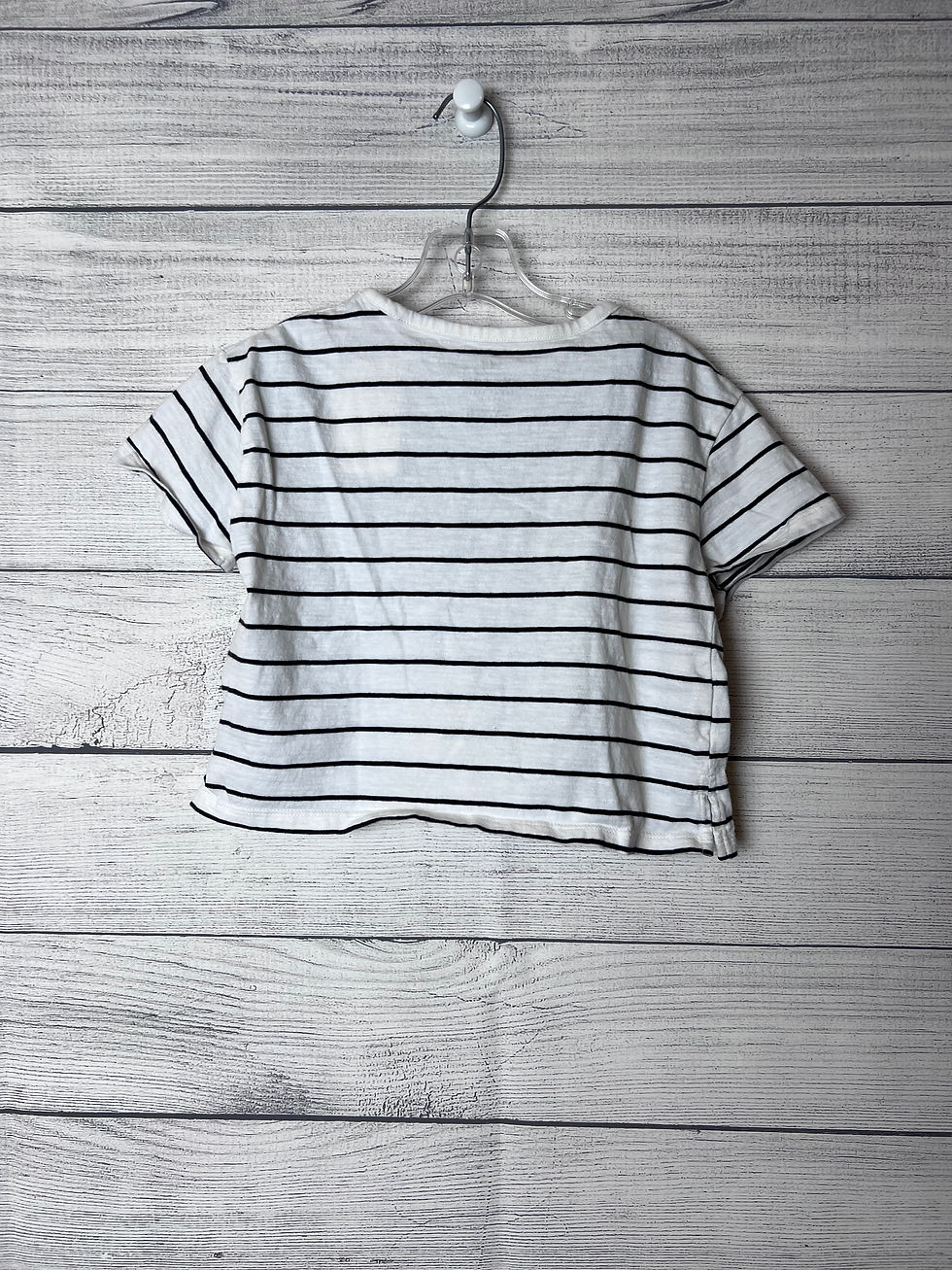 Thumbnail: H&M Lightweight Tee with Heart shaped Pocket ~ 3/4