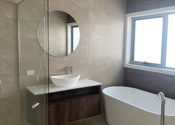 main bathroom 3.jpg