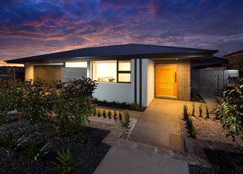 Slim Dusty Cct, Moncrieff