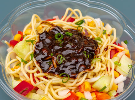 Beijing-style Fried Sauce Noodles (炸酱面)