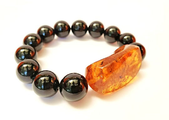 Thumbnail: Simple elegance. Mexican Amber embraced by Black Onyx