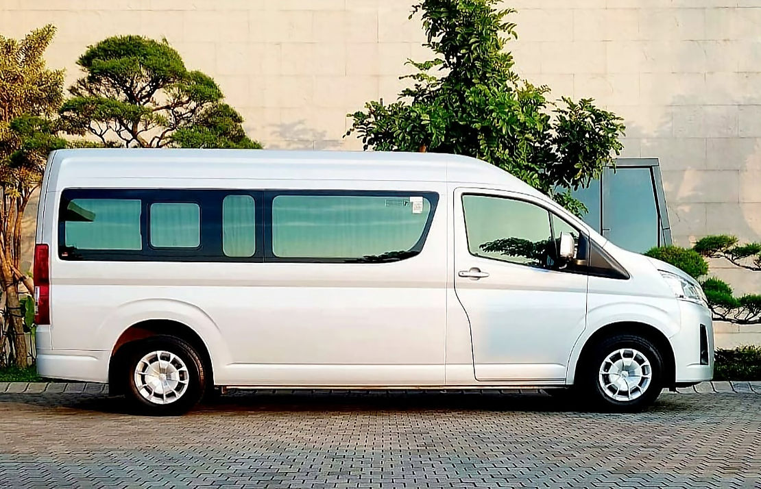 Sewa Toyota Hiace di Surabaya