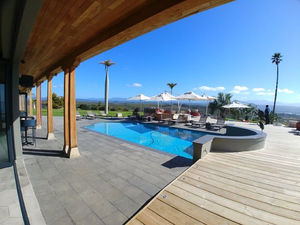Sky Villa Boutique Hotel:  Dine with a view.