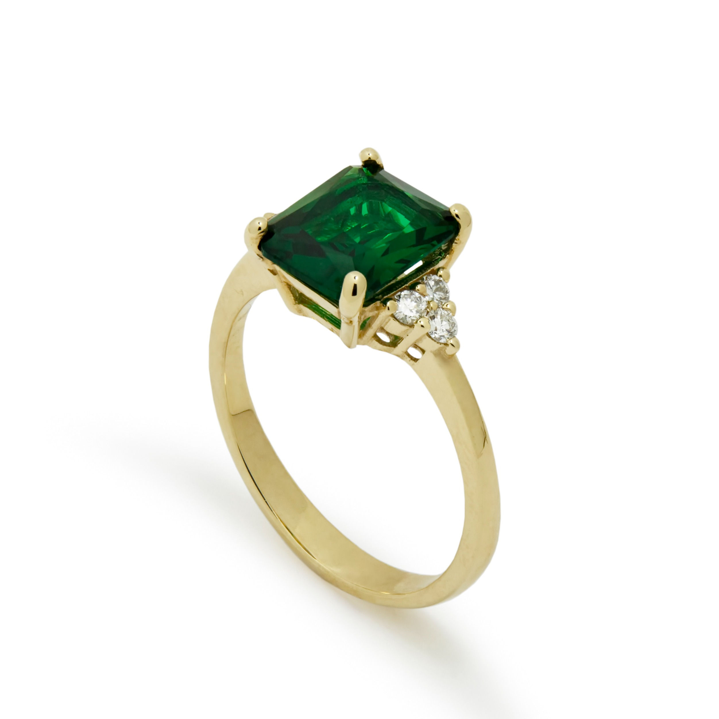 טבעת אפריל אמרלד ויהלומים