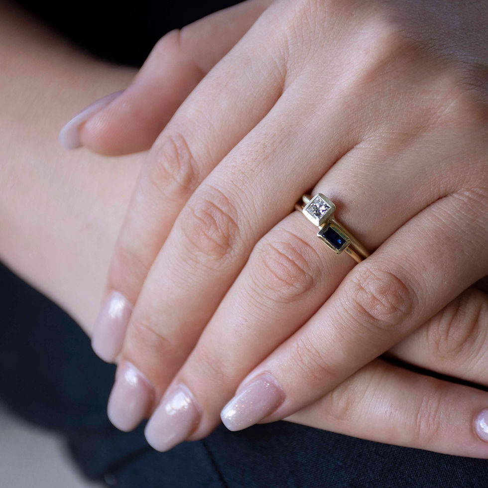 תמונה ממוזערת: טבעת זהב מודרנית יהלום מרובע