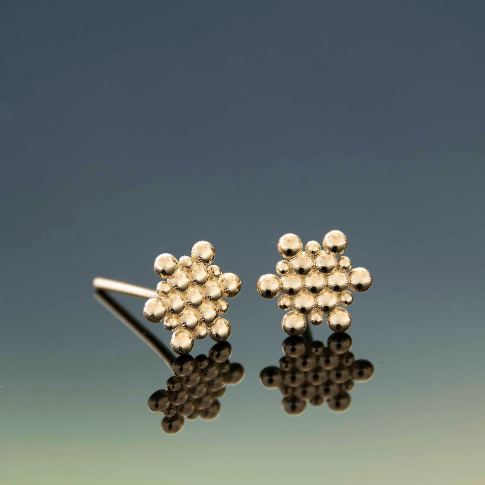 תמונה ממוזערת: עגילים צמודים מזהב צהוב 14 קראט העיצוב פתית שלג