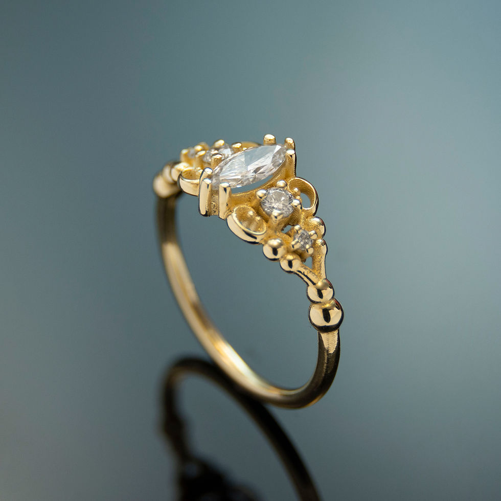 תמונה ממוזערת: טבעת זהב בסגנון אתני משובצת ביהלום מרקיזה