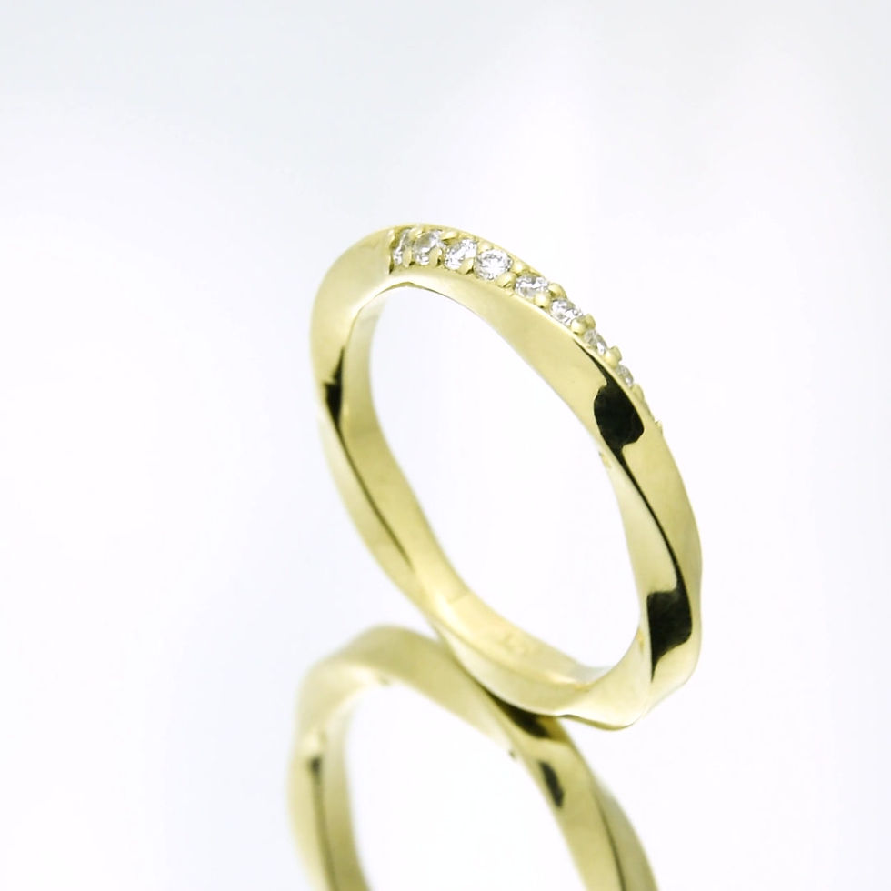 תמונה ממוזערת: טבעת וי יהלומים