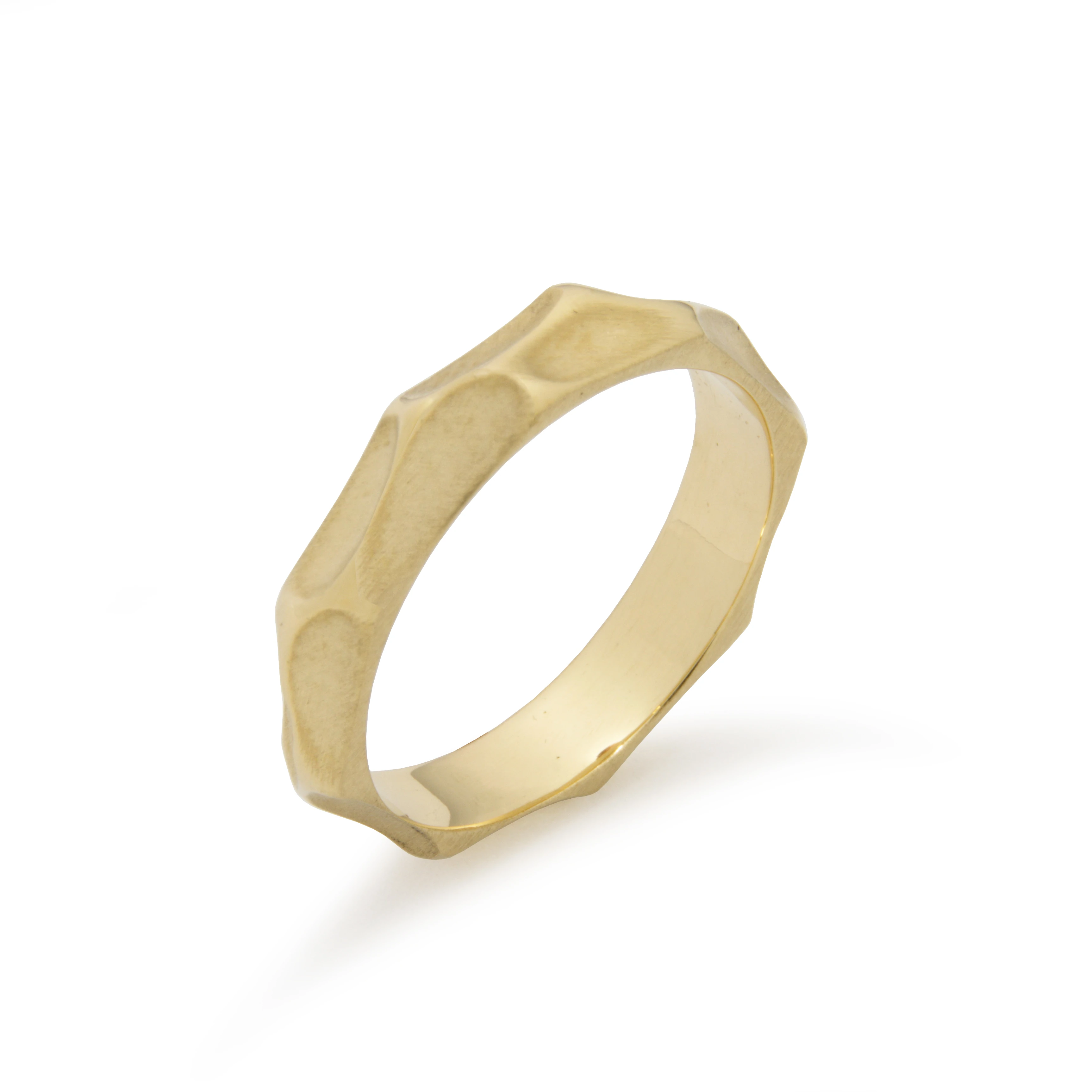 טבעת נישואין זהב 14 קראט בגימור מט עם קימורים