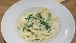 Pasta With Peas, Chives and Cream Sauce
