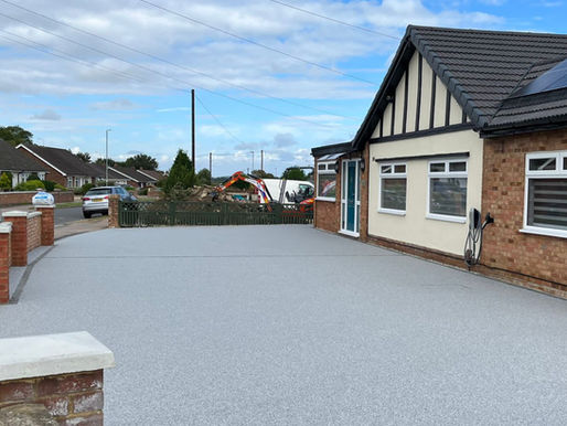 Grey Resin Bound Driveway Complements: Elevate Your Curb Appeal with Elegance