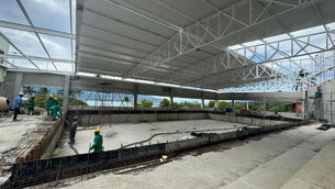 Prefeitura de Ilhabela inicia cobertura da piscina semiolímpica do PEII Sul