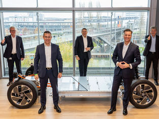 Volkswagen enters into strategic partnerships for the industrialization of battery technology.