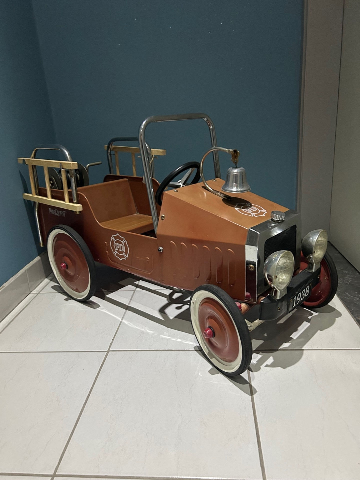 Oldtimer MarQuant pedaalauto brandweer